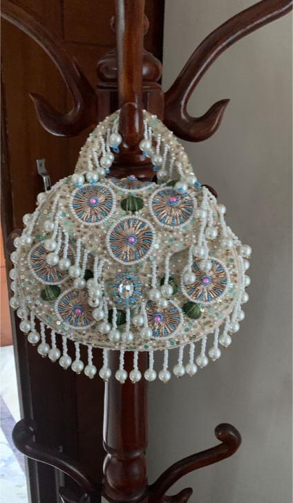 Pearl Cascade Clutch